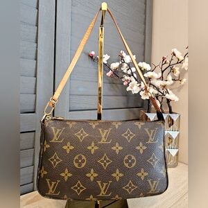 Authentic LOUIS VUITTON Pochette Accessoires Shoulder Bag